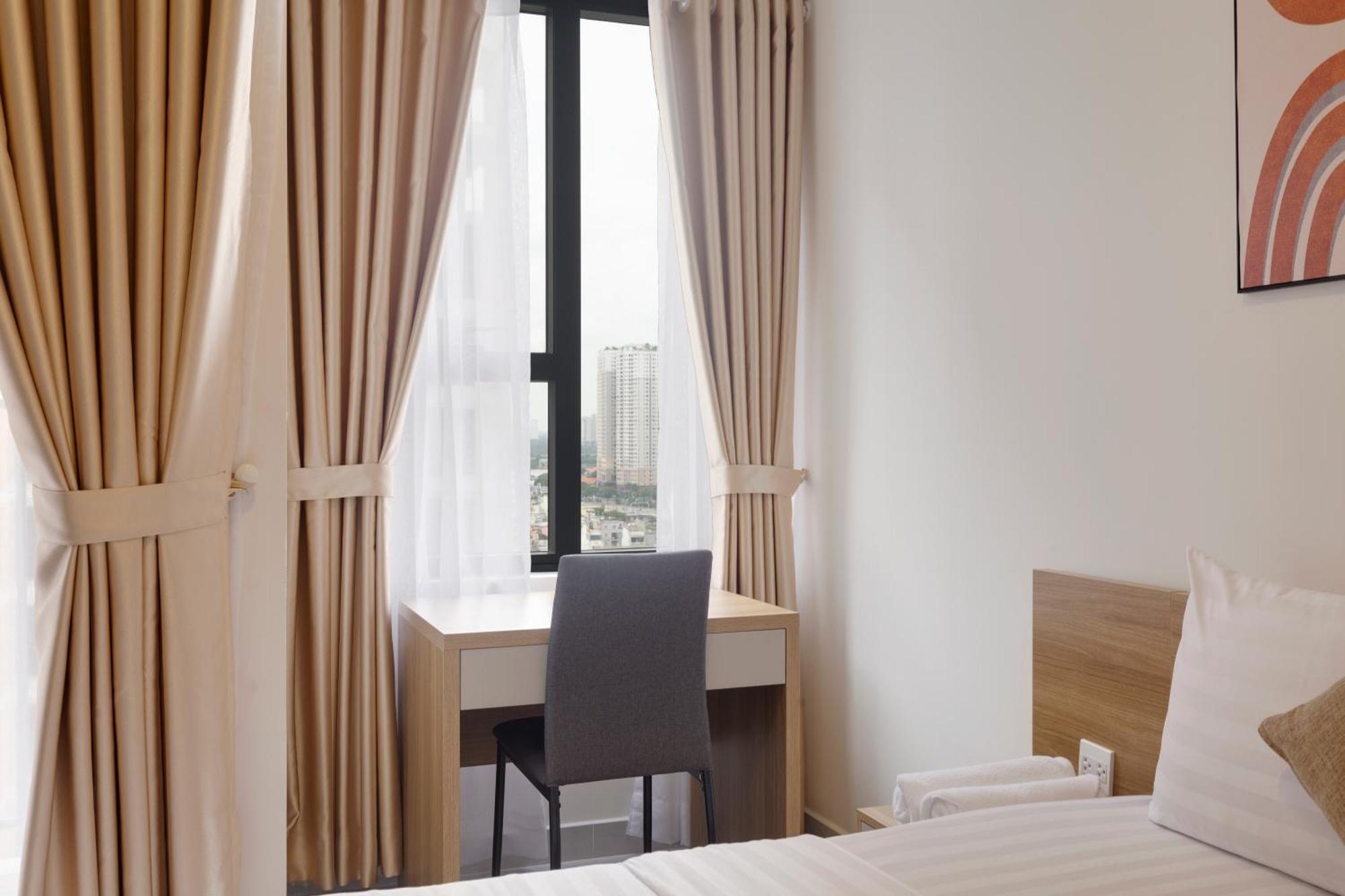 Khách sạn hẻo lánh Smile - Soho Balcony - Modern Comfortable TP. Hồ Chí Minh
