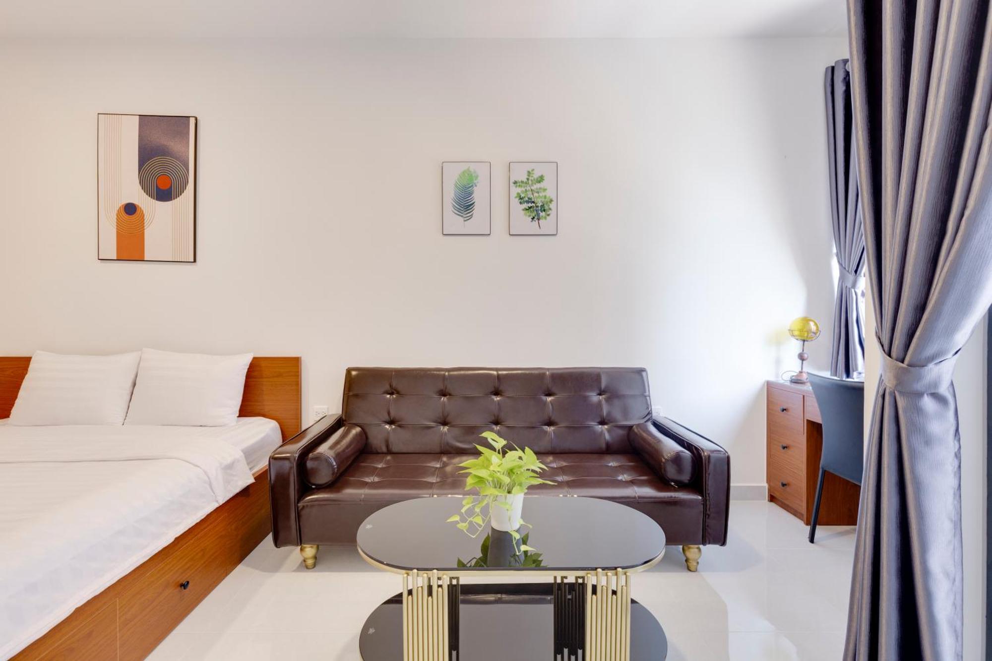 Khách sạn hẻo lánh Smile - Soho Balcony - Modern Comfortable