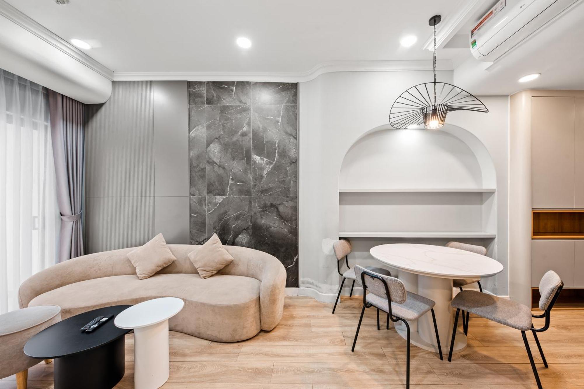 Khách sạn hẻo lánh Smile - Soho Balcony - Modern Comfortable 4*